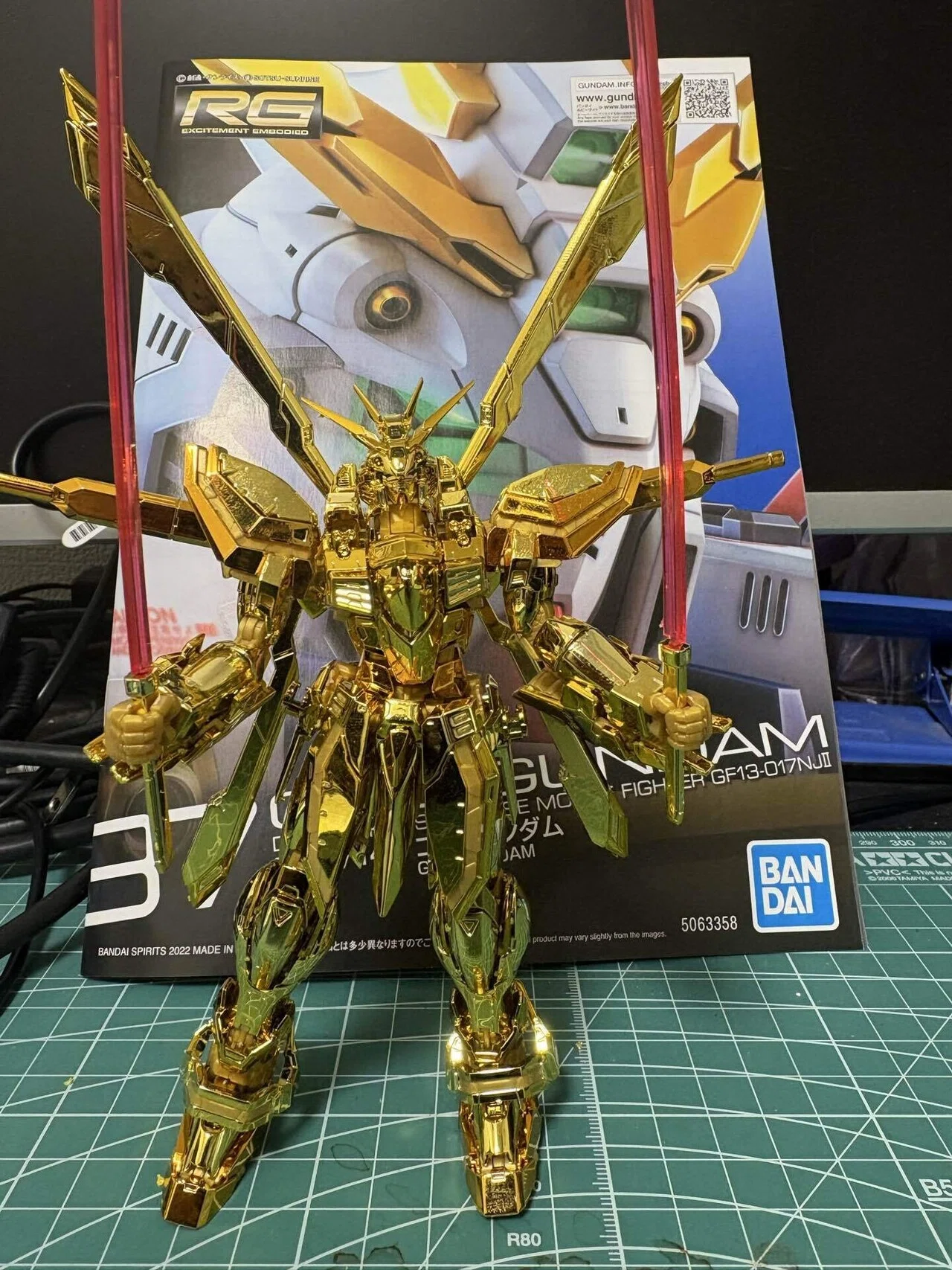 RG ゴッドガンダム（ハイパーモード）を作った──金色プラモは