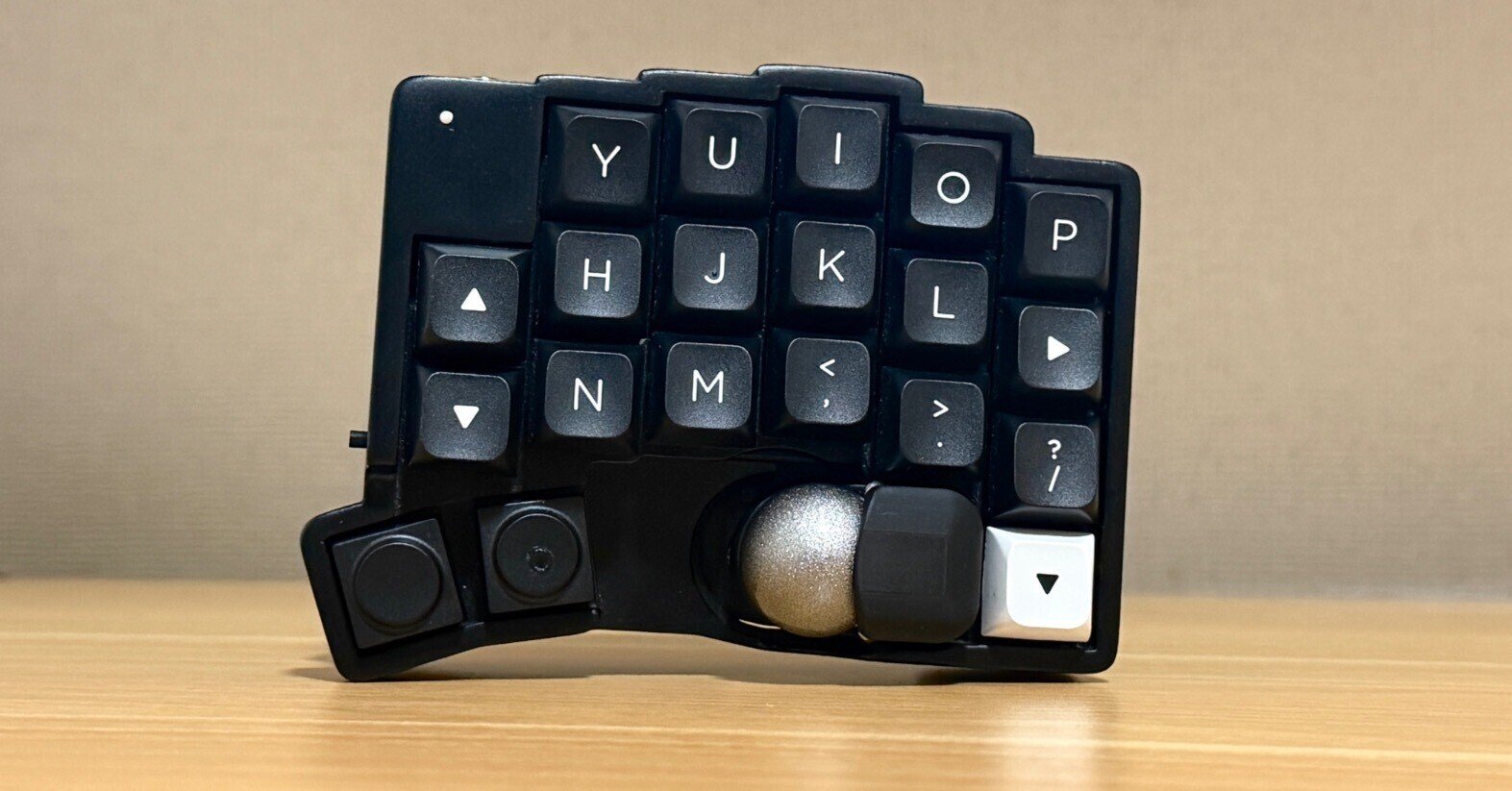 roBaを「モノトーン+シルバー」で構築。塗装から3Dプリント設計まで roBaを「モノトーン+シルバー」で構築。塗装から3Dプリント設計まで