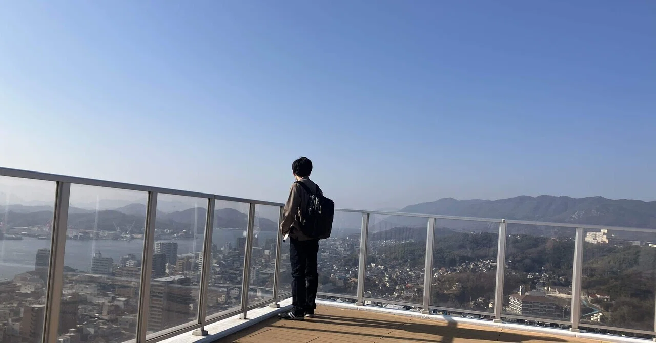 みときち　オープンカーの探偵犬　階段のある風景 □#まちカメ レポート 【Pokiと上ろう！】 三鷹駅南口、陸橋の階段に