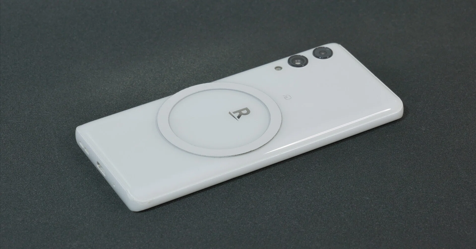 Rakuten Hand 5G 2年5ヶ月使用レビュー 持ちやすいのに掴みどころの