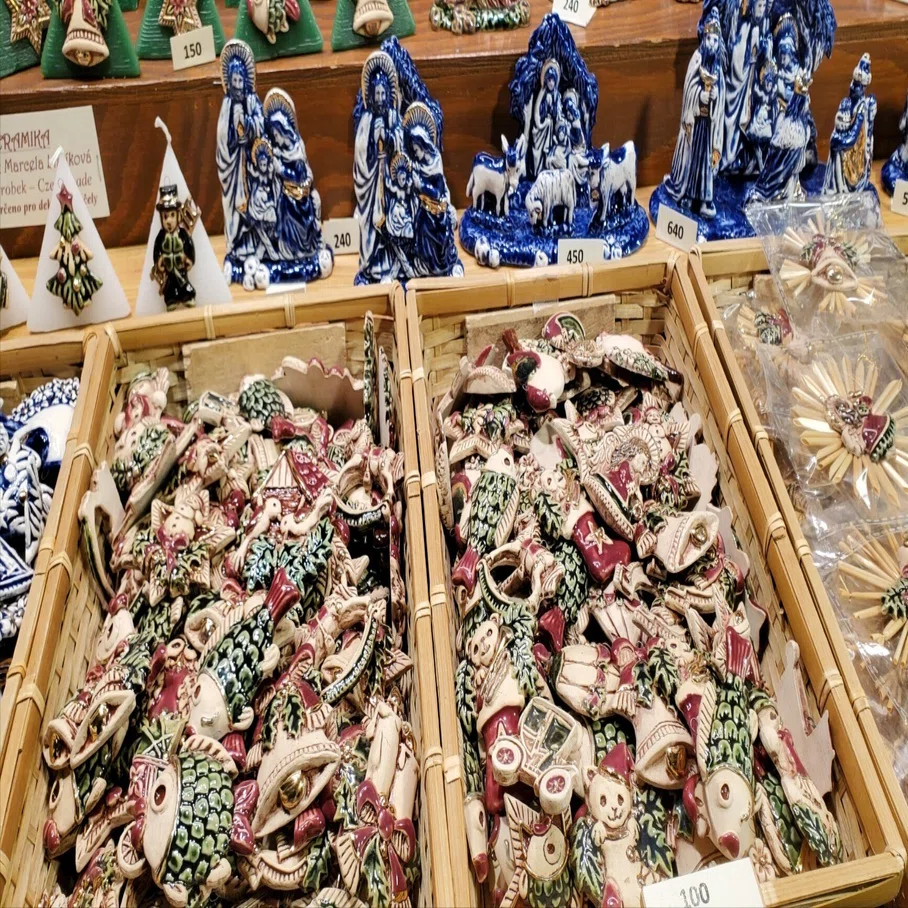 陶器製オーナメントに思い出を込めて。プラハのクリスマスマーケット