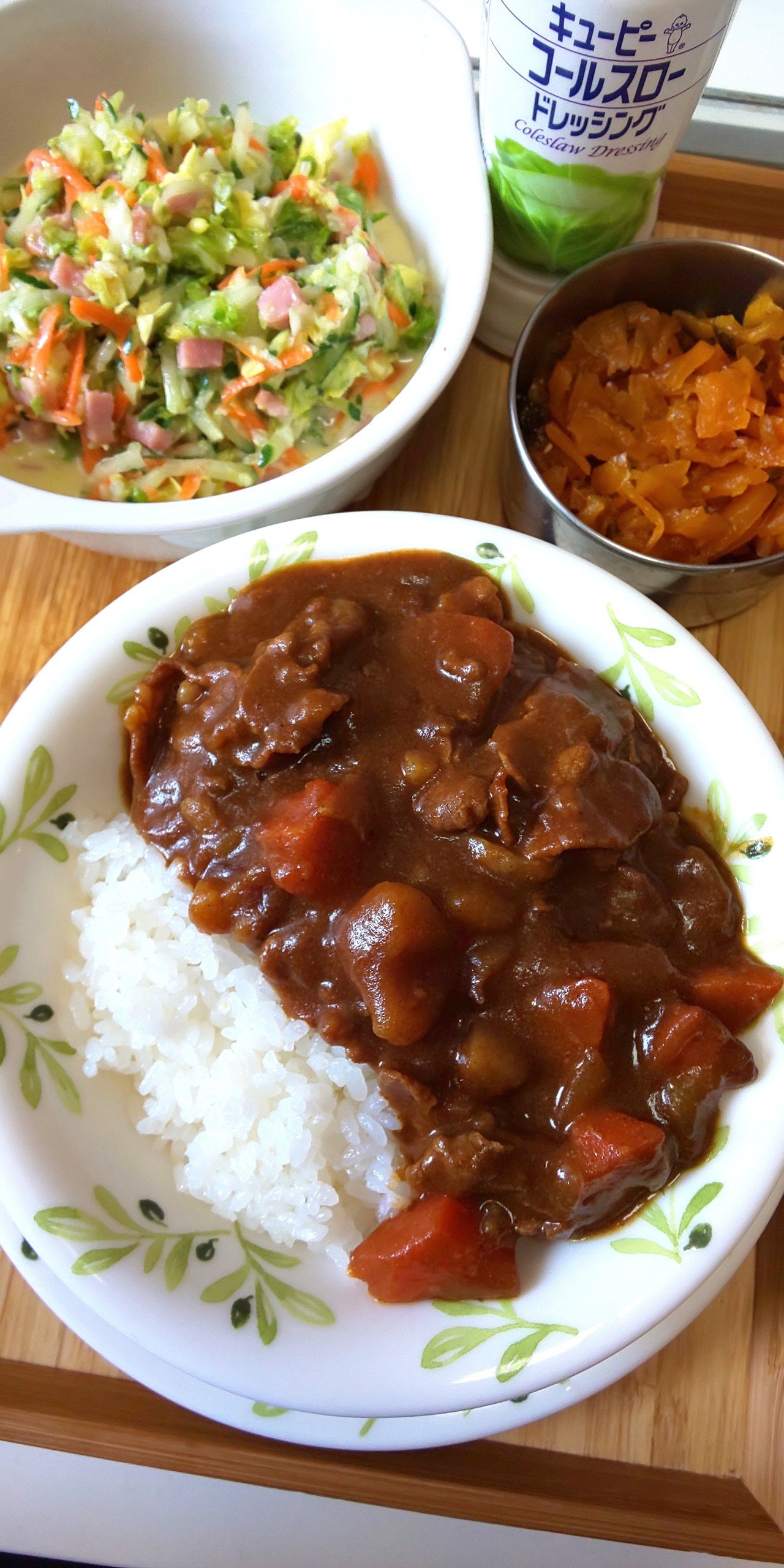 ランチなう カレーライスにしました 究極のレシピは玉ねぎをバターであめ色になるまで炒めます 野菜はバターで炒め ますがルーも時々バーモントカレーにして具も炒めないでそのままつくるあのキャンプファ 岡本マヤclosetfreak Note