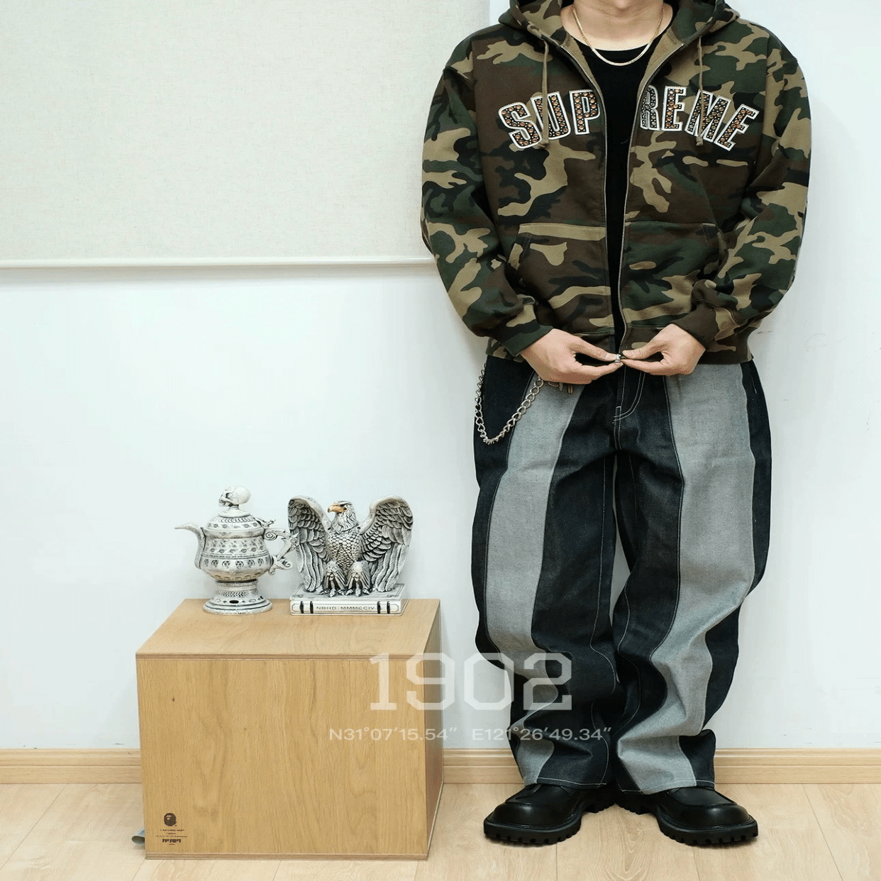 シュプリーム スワロフスキー モーションロゴ フード付きスウェット