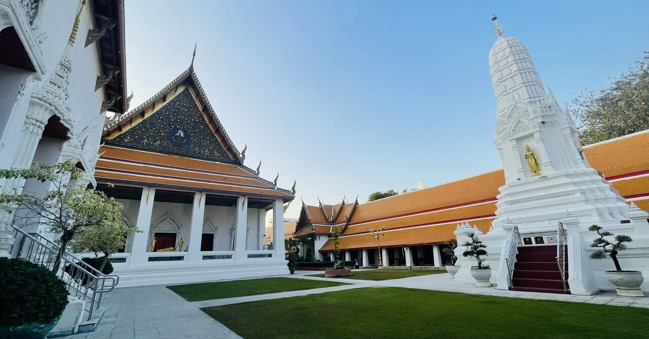 タイが仏教国だなぁと感じた瞬間｜四股踏むエッセイスト｜ちひろーかる