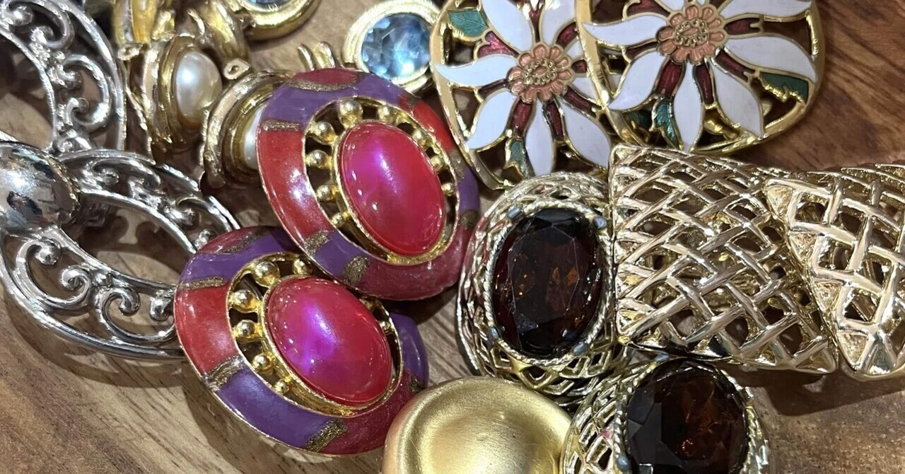 通販でも大人気。福岡で出会う海外製ヴィンテージアクセサリー