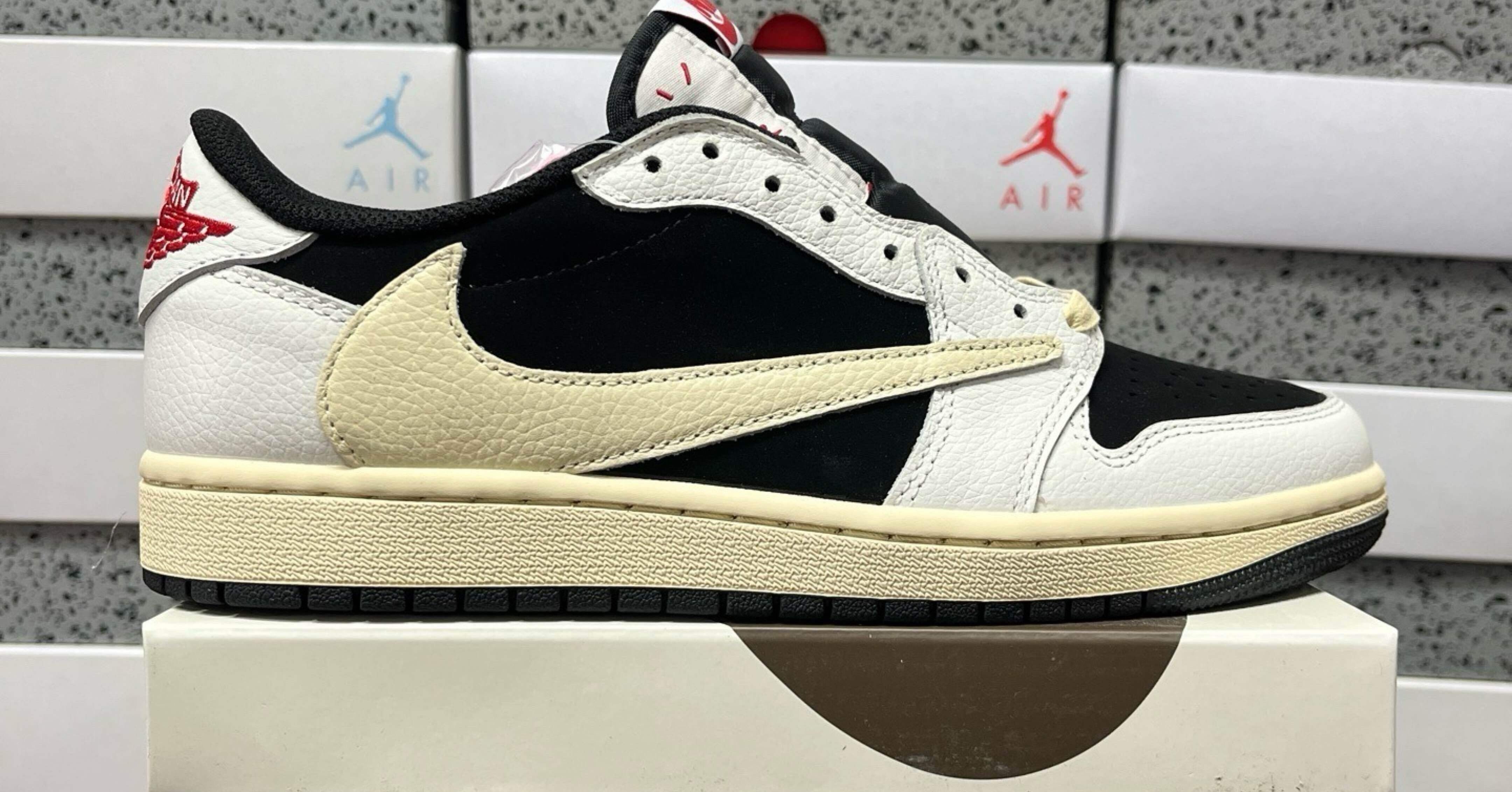 トラヴィス・スコット x エア ジョーダン 1 ロー 未発売カラー XZ6868