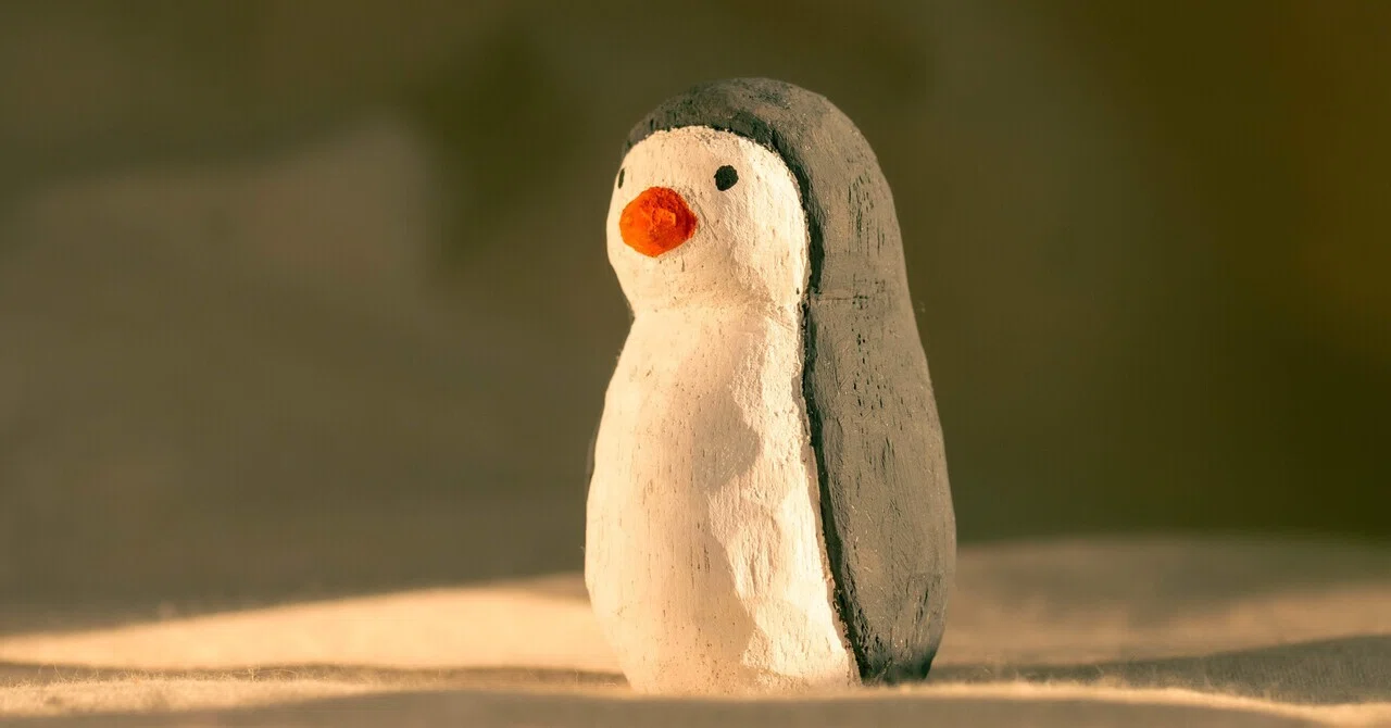 木彫りペンギン色を塗る｜おれだん