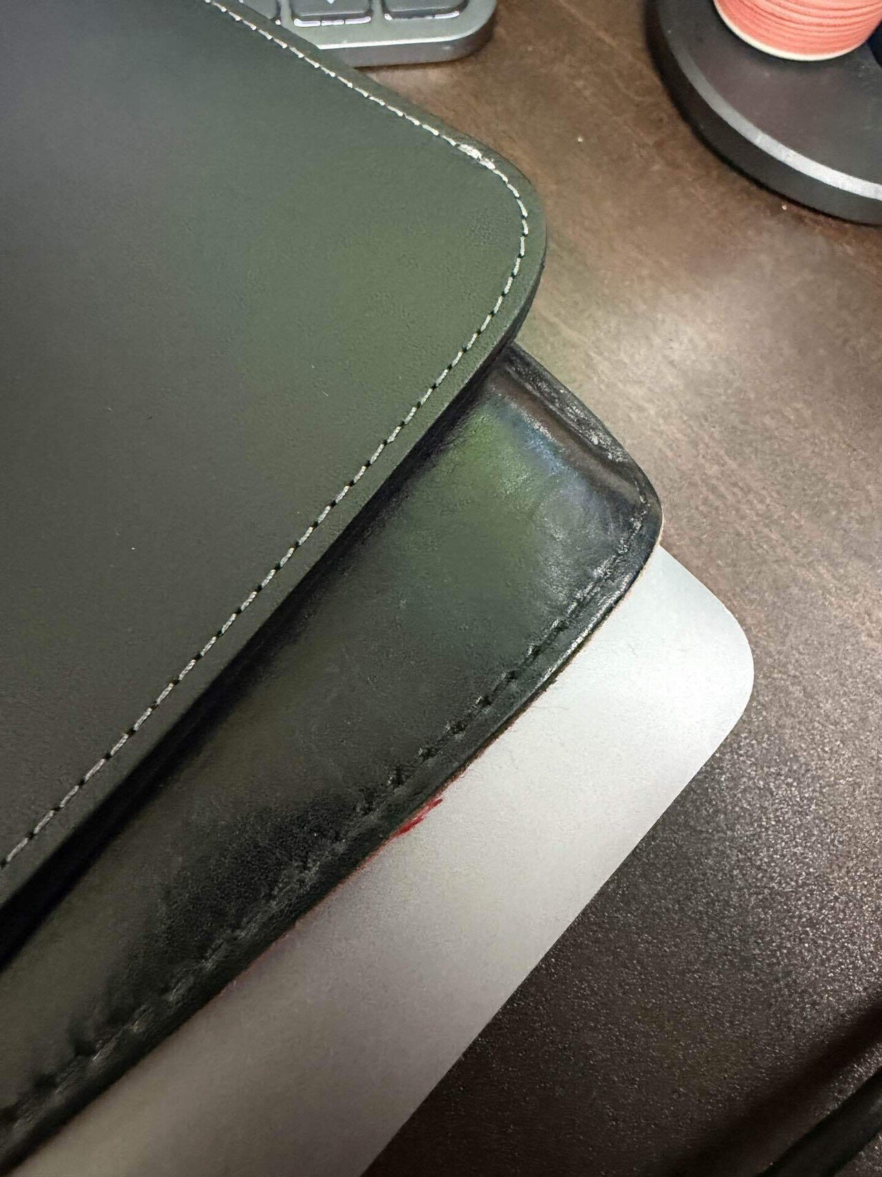 12月に予約していた国立商店の「職人が作るレザースリーブ 14インチ