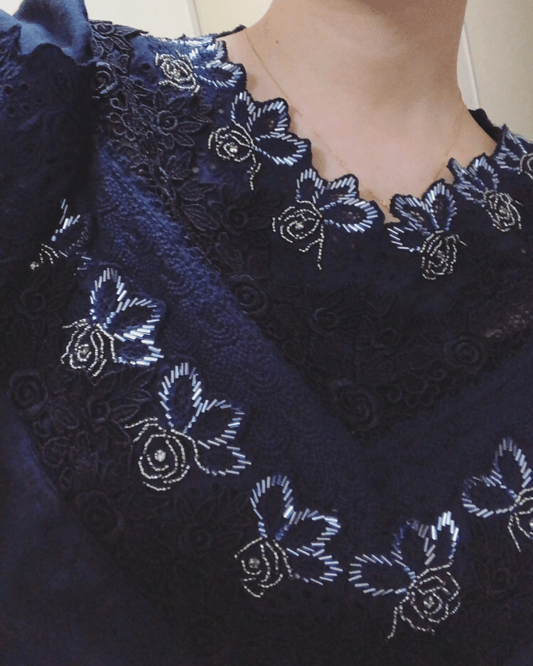 ビーズやスパンコール、刺繍が、ブラウスのデザインと出逢って、美しいディティールとなる。

#vintage #blouse #ヴィンテージ #ブラウス