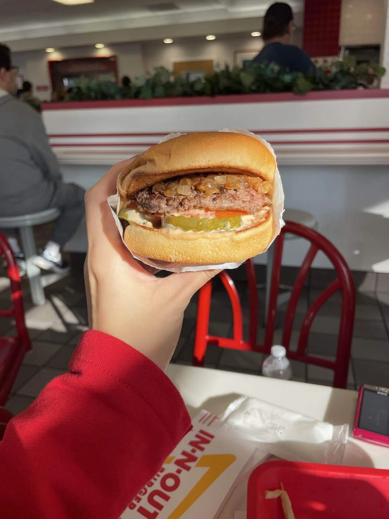 ファストフード いんえぬあうと バーガー ロサンゼルスのIn-N-Out