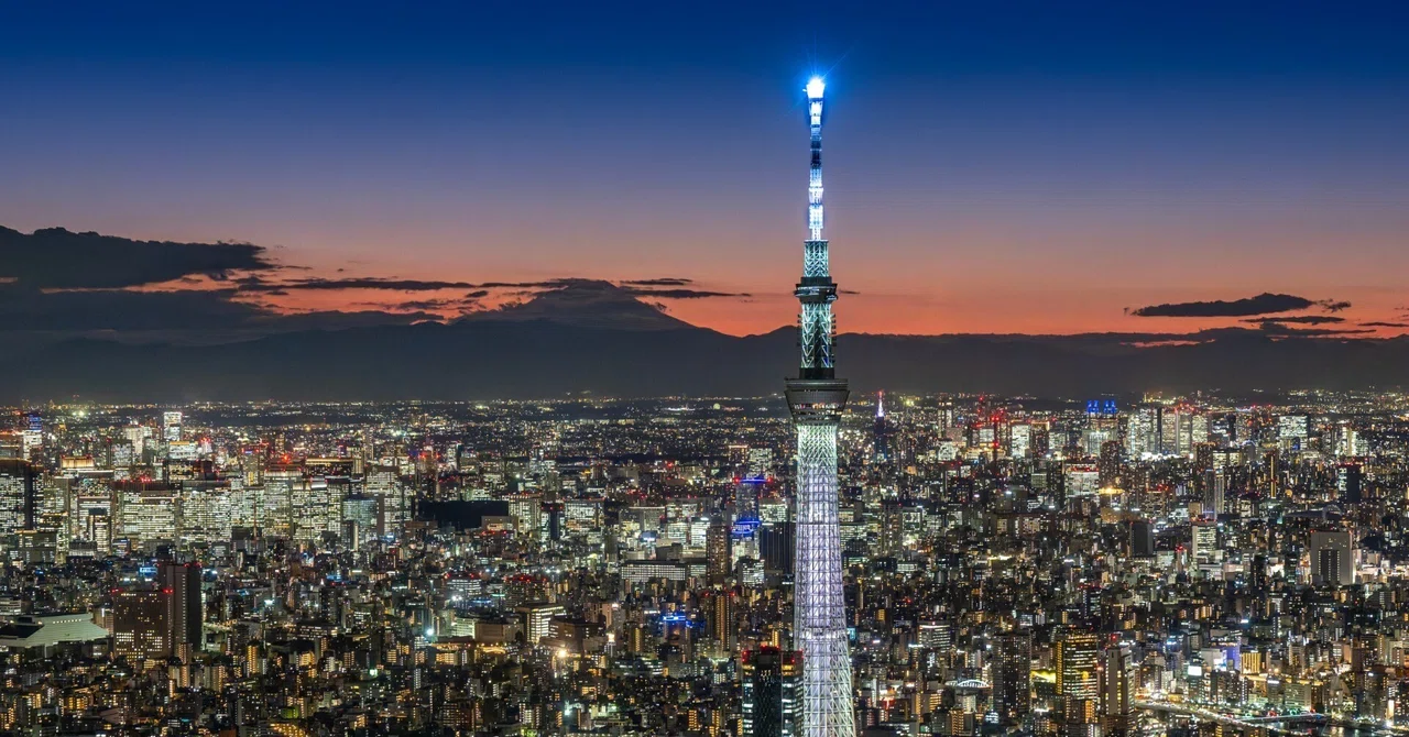 東京スカイツリー®を真俯瞰から！？ ヘリコプターで東京の夜景を空撮