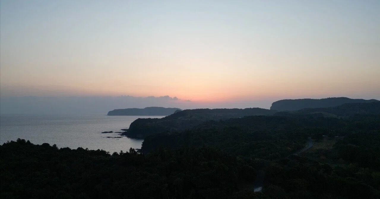 A 29-year-old who quit an advertising agency and dove into island life ...