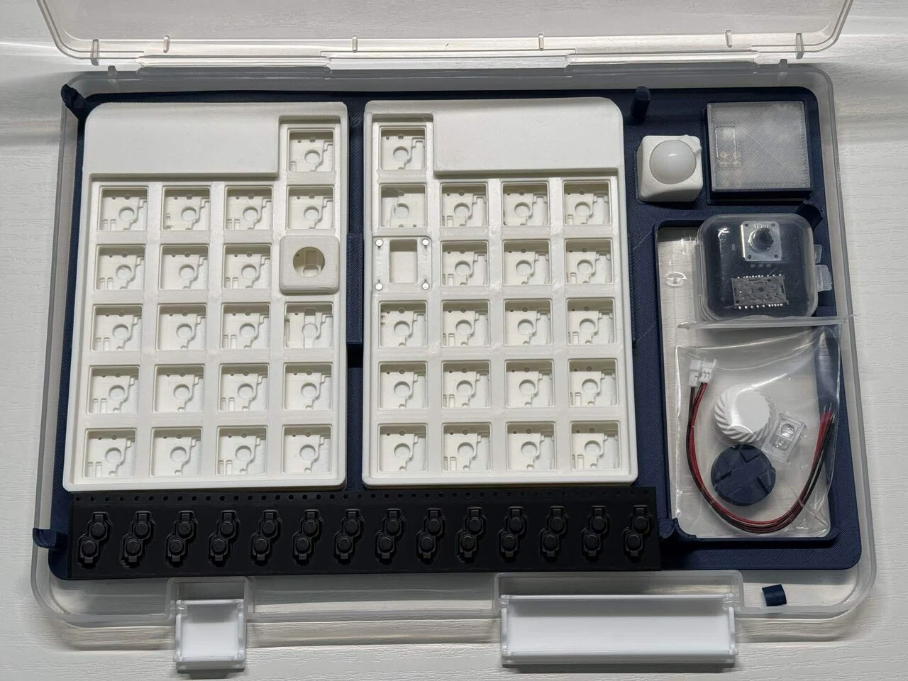 LiNEA40が完全に持ち運び専用のキーボードとして便利だった｜もつ