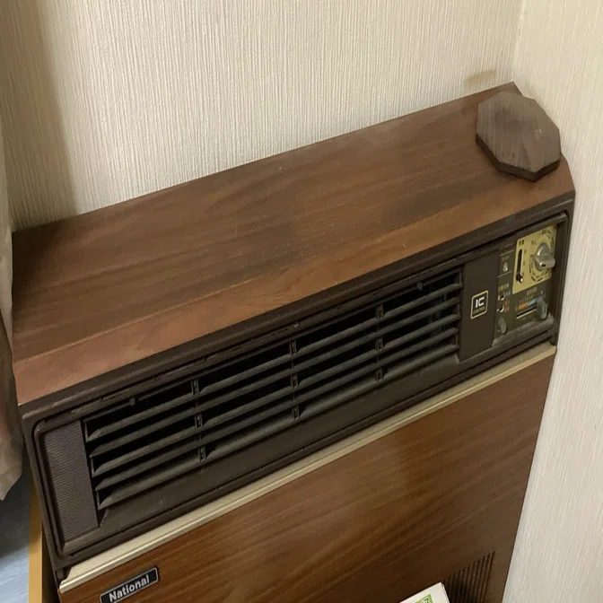 3行日記』 義実家の 庭の改修 着々と 昭和のエアコン デザインは良し｜伽羅
