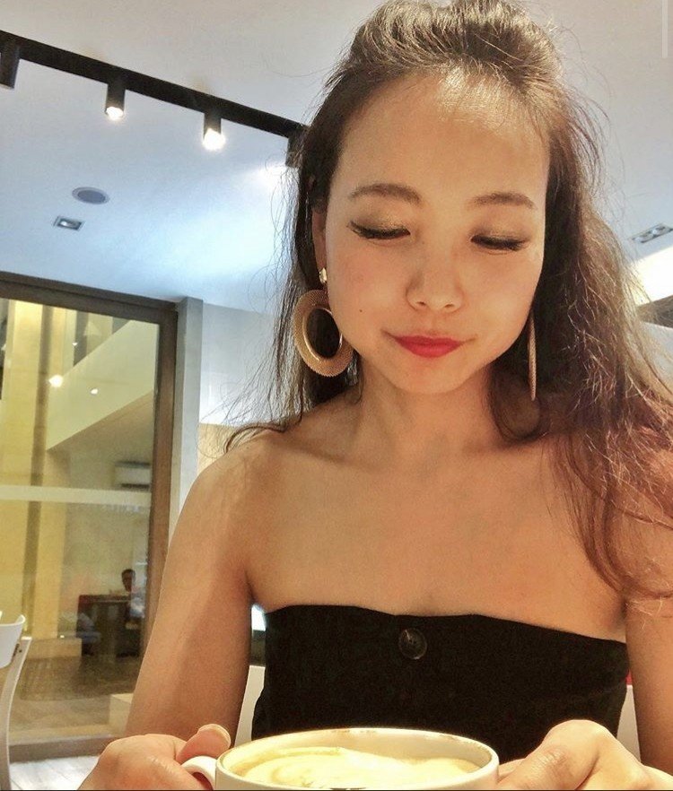 飲み物とわたし 誰かに撮ってもらったっぽく見せる超絶簡単自撮りポイント ホテル暮らしのアドレスホッパー 一級建築士 喜多島みなみ 41歳 住所不定 無職になりました Note 飲み物とわたし 誰かに撮ってもらったっぽく見せる超絶簡単自撮りポイント ホテル暮らしのアドレスホッパー 一級建築士 喜多島みなみ 41歳 住所不定 無職になりました Note