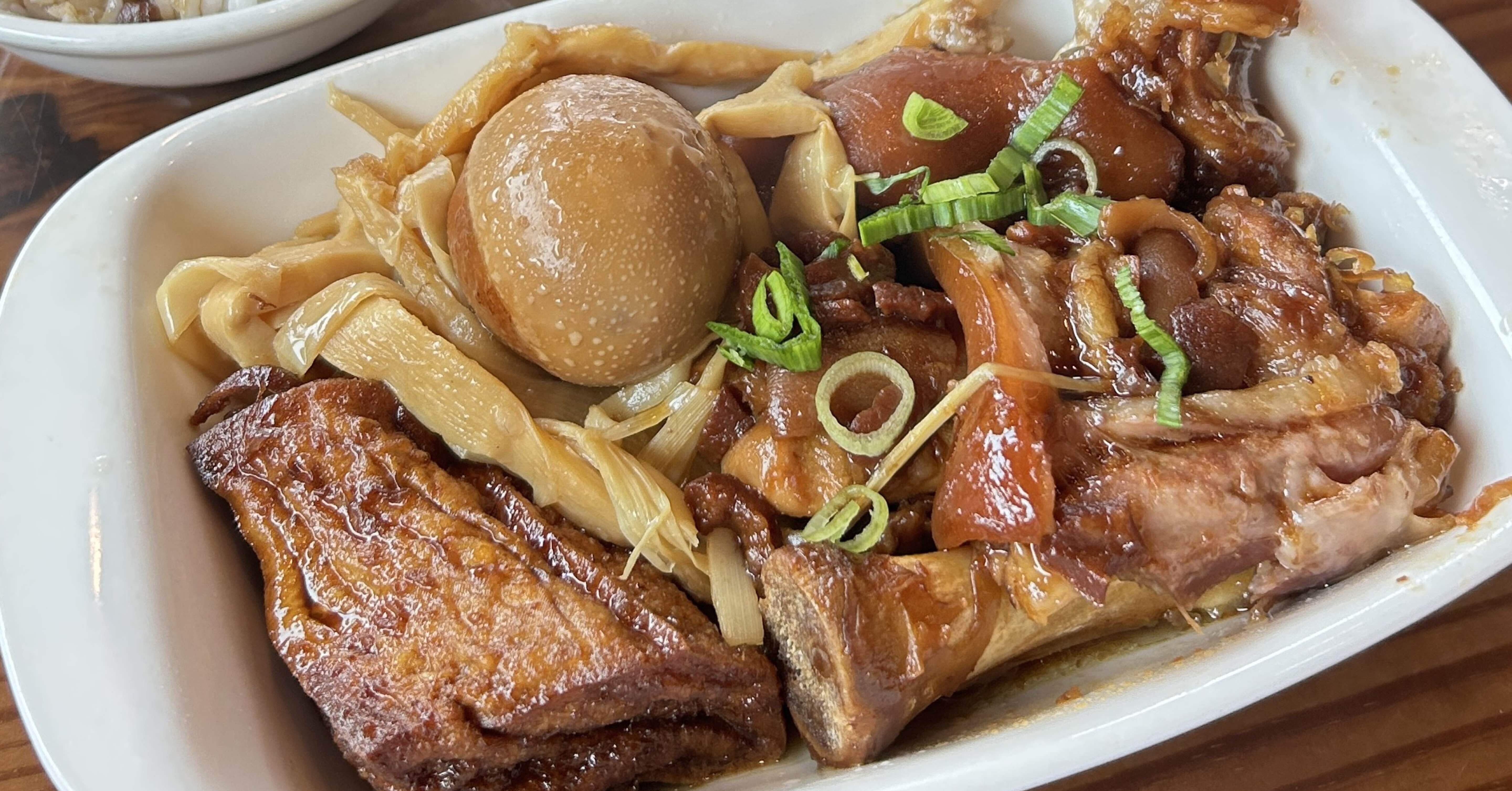 台湾day2🇹🇼 壹等品霸王豬腳ランチ｜初めての台湾新幹線｜建築家ツダミ