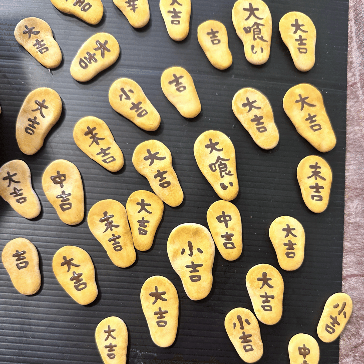 ナンみたいなおみくじ「ナンみくじ」 ｜カーン江夏未花