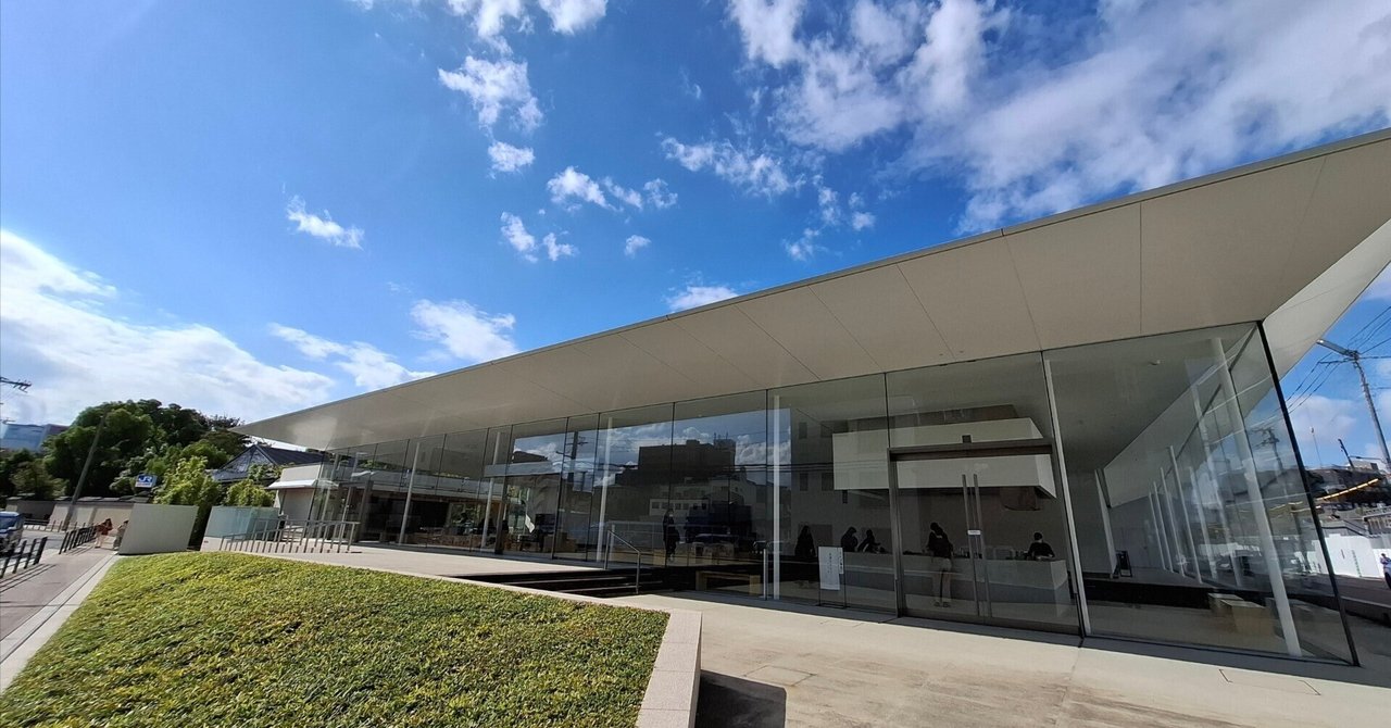 高層ビルから見つけた「緑の庭園」と、芝生を駆ける黄色いヒヨコたち|大阪城北詰駅|福岡 仁|fukuoka jinのサムネイル画像