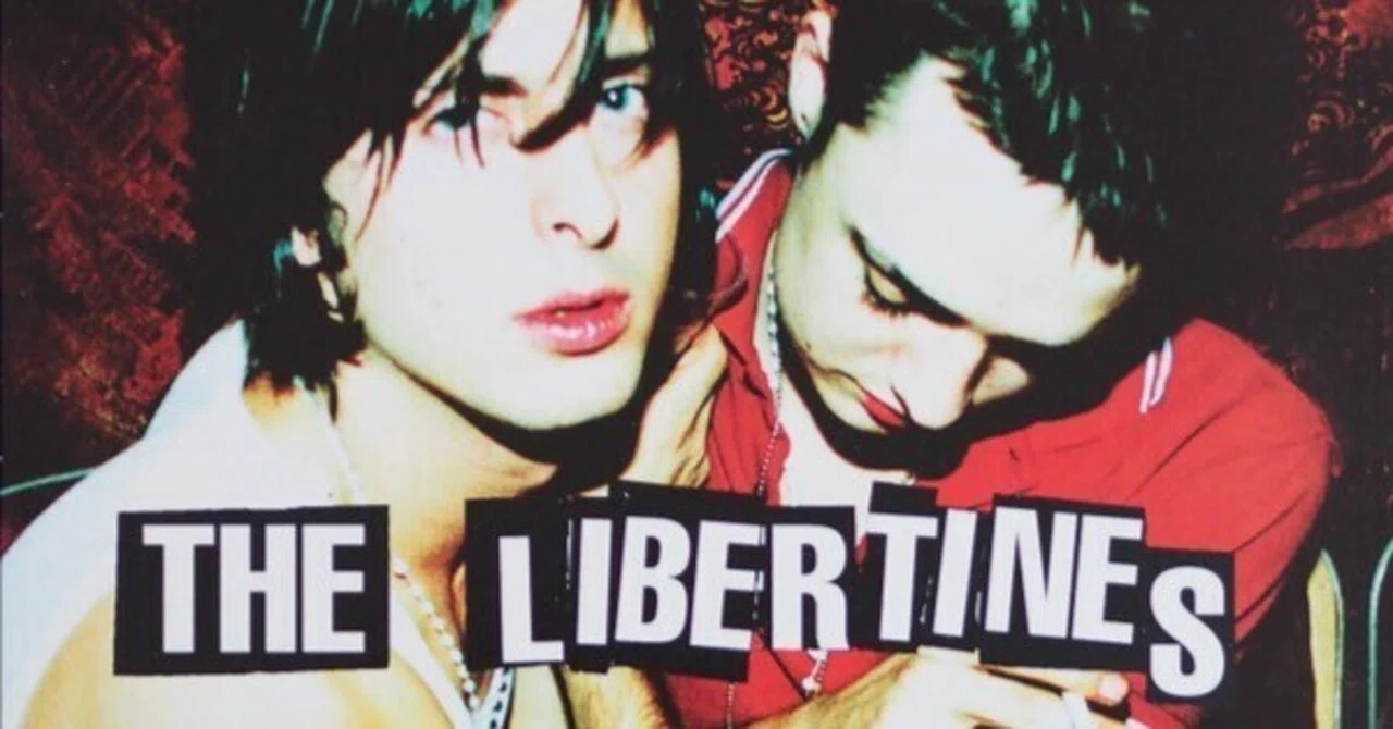 The Libertines (2002サマソニ本人着用カール＆ピートサイン) 崩壊する友情の神話──「The Libertines」が残した、見えない未来の