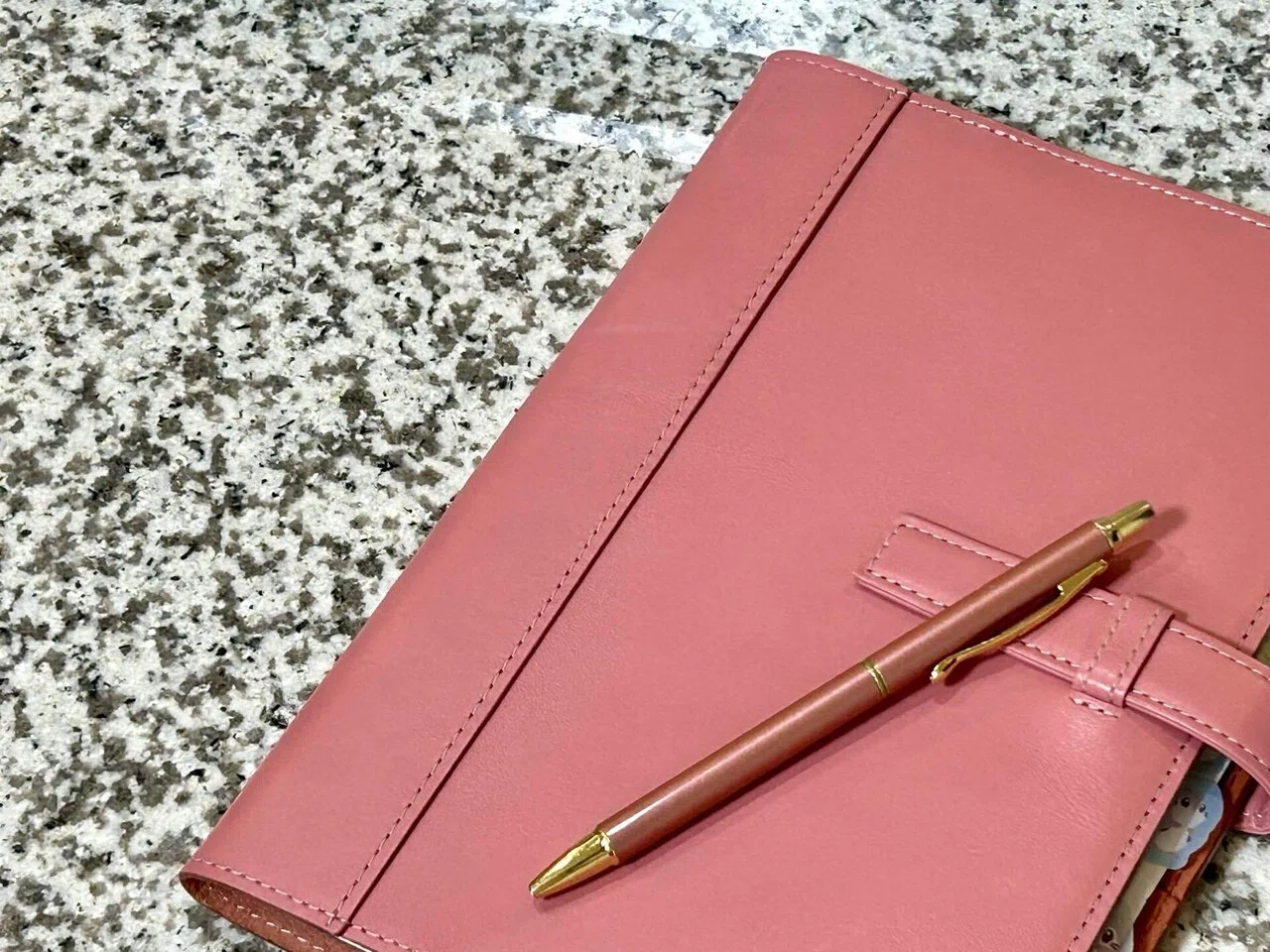 泣きながらボールペンの替芯を10本買った｜ちなみ