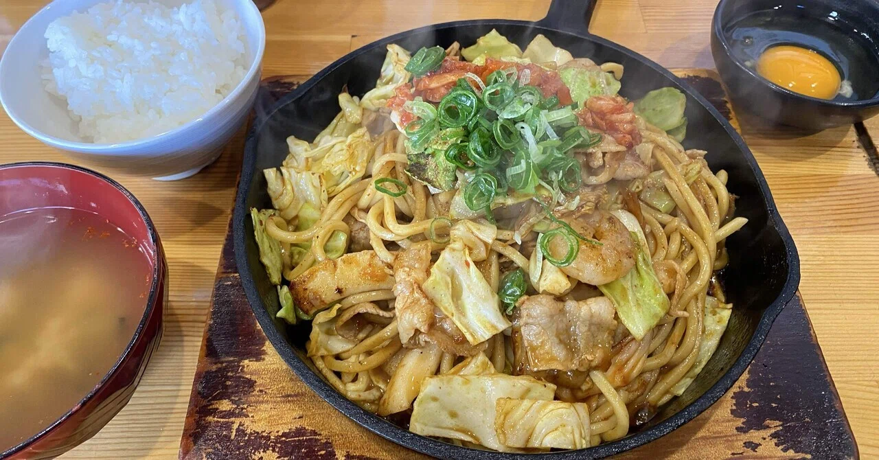 久々に訪れた、焼きそば専門店「突貫亭」さん。｜Natsumi🌍️