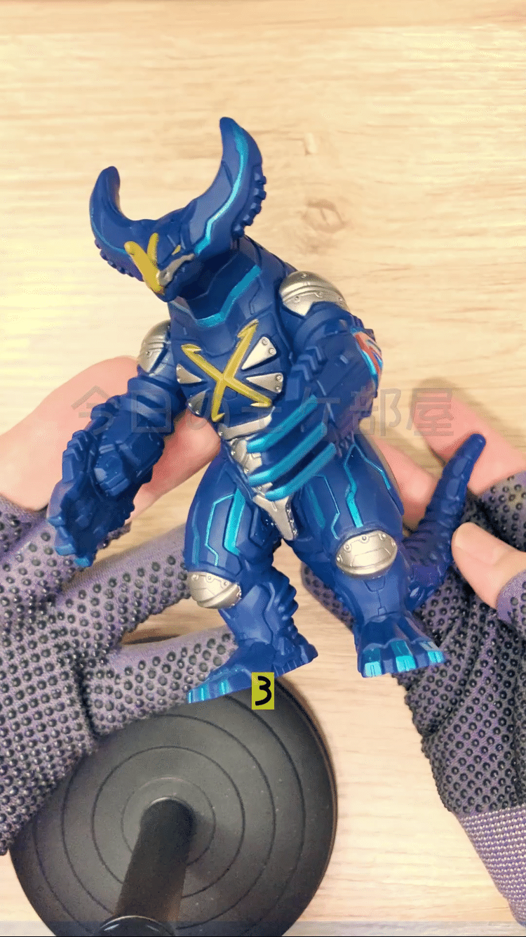 サイバーゴモラのソフビをリペイント・作業解説編｜ホッシー