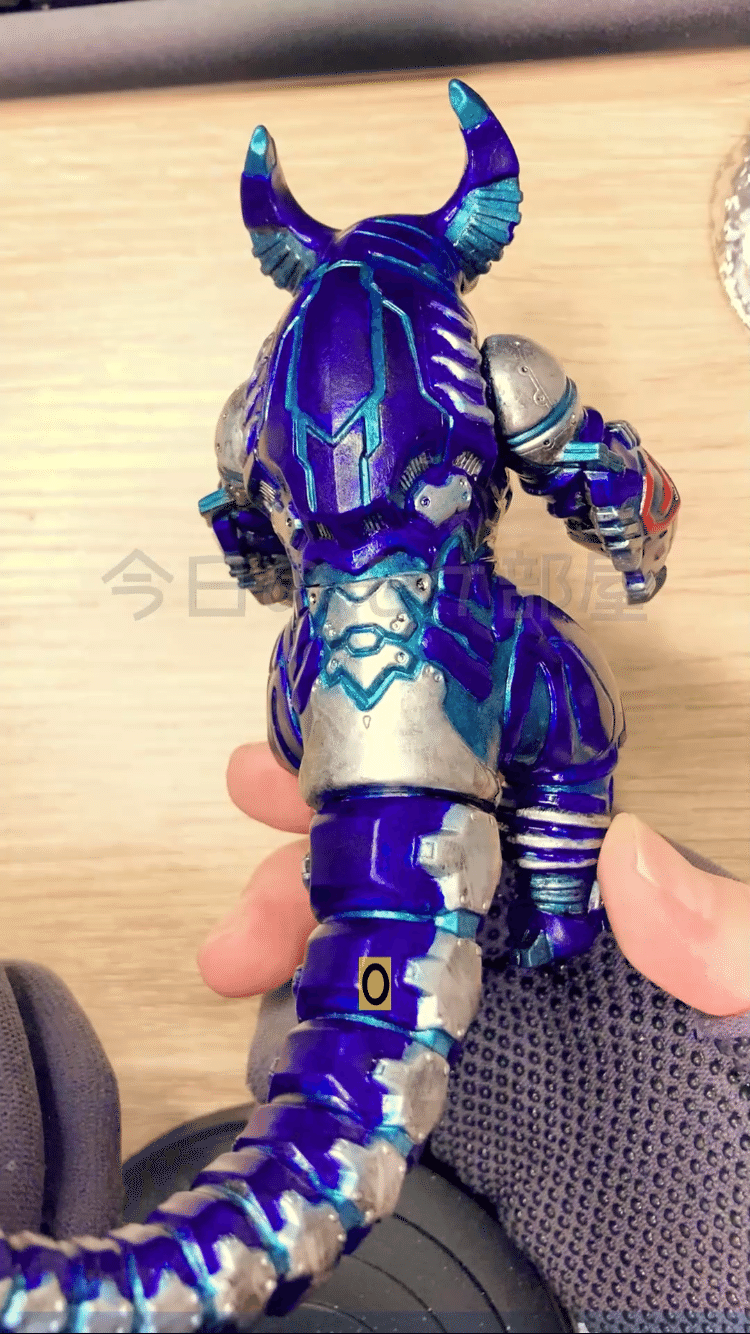 サイバーゴモラのソフビをリペイント・作業解説編｜ホッシー