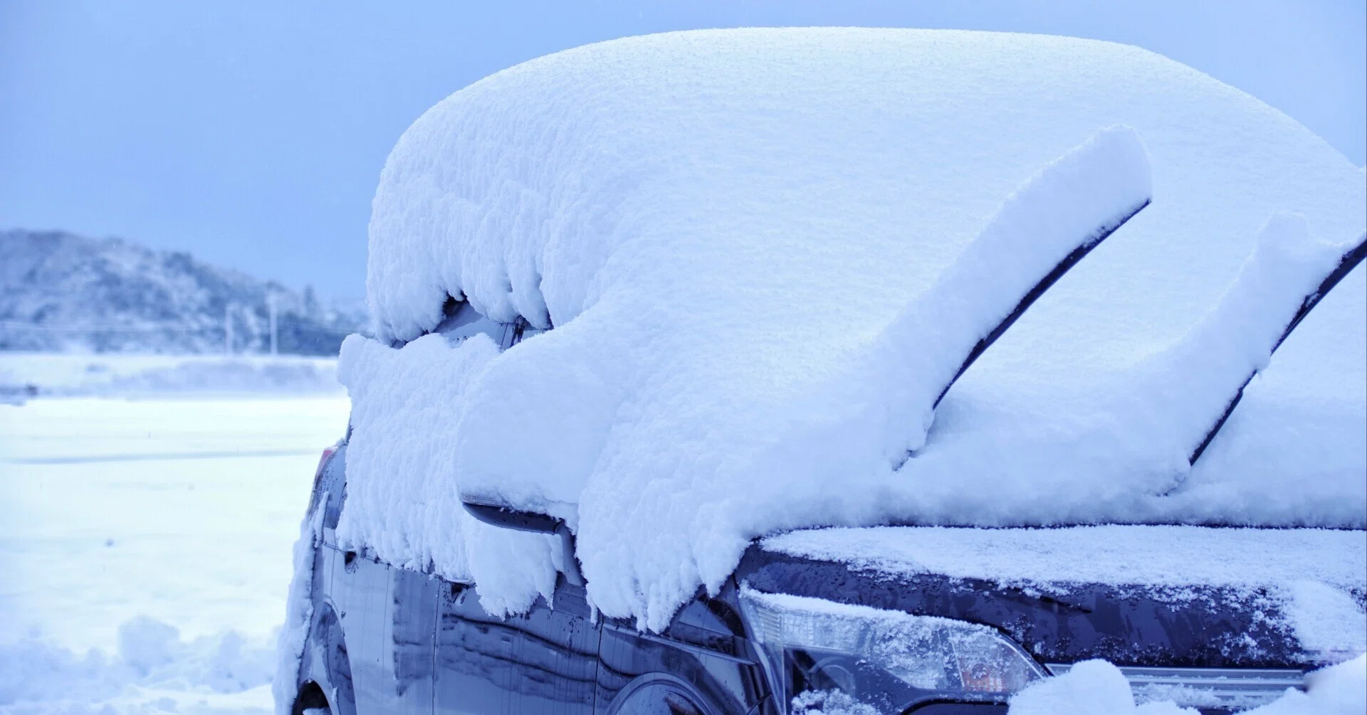 伸縮式で車載に最適！雪かきスコップAstroAI│軽量アルミ製で除雪作業