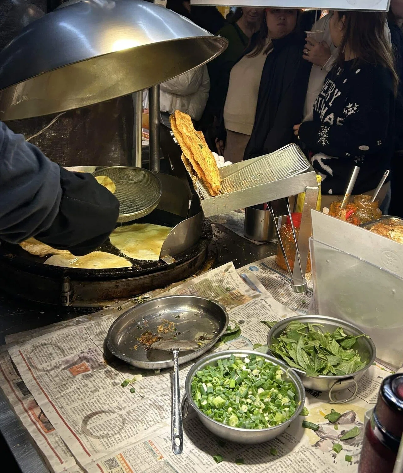 台湾day2🇹🇼｜寧夏夜市食べ歩き｜葱油餅｜肉巻き｜鶏肉飯｜蒸餃子