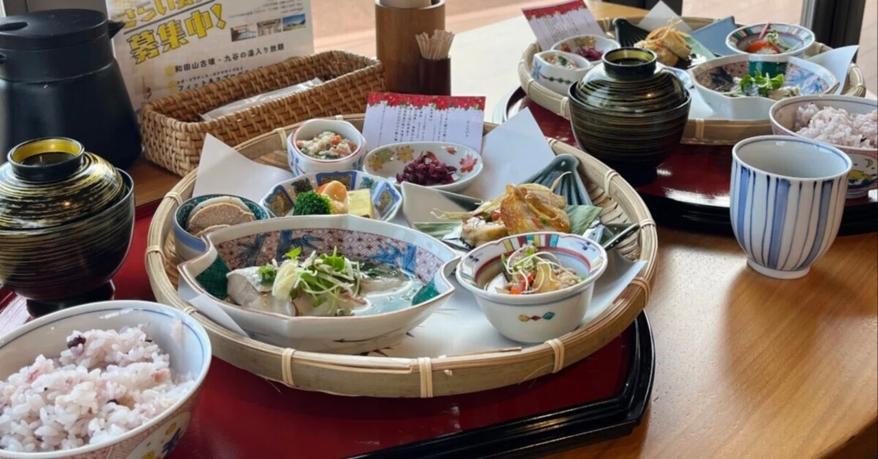 九谷焼の器でお食事を。「ウェルネスハウス SARAI」（石川県・能美市