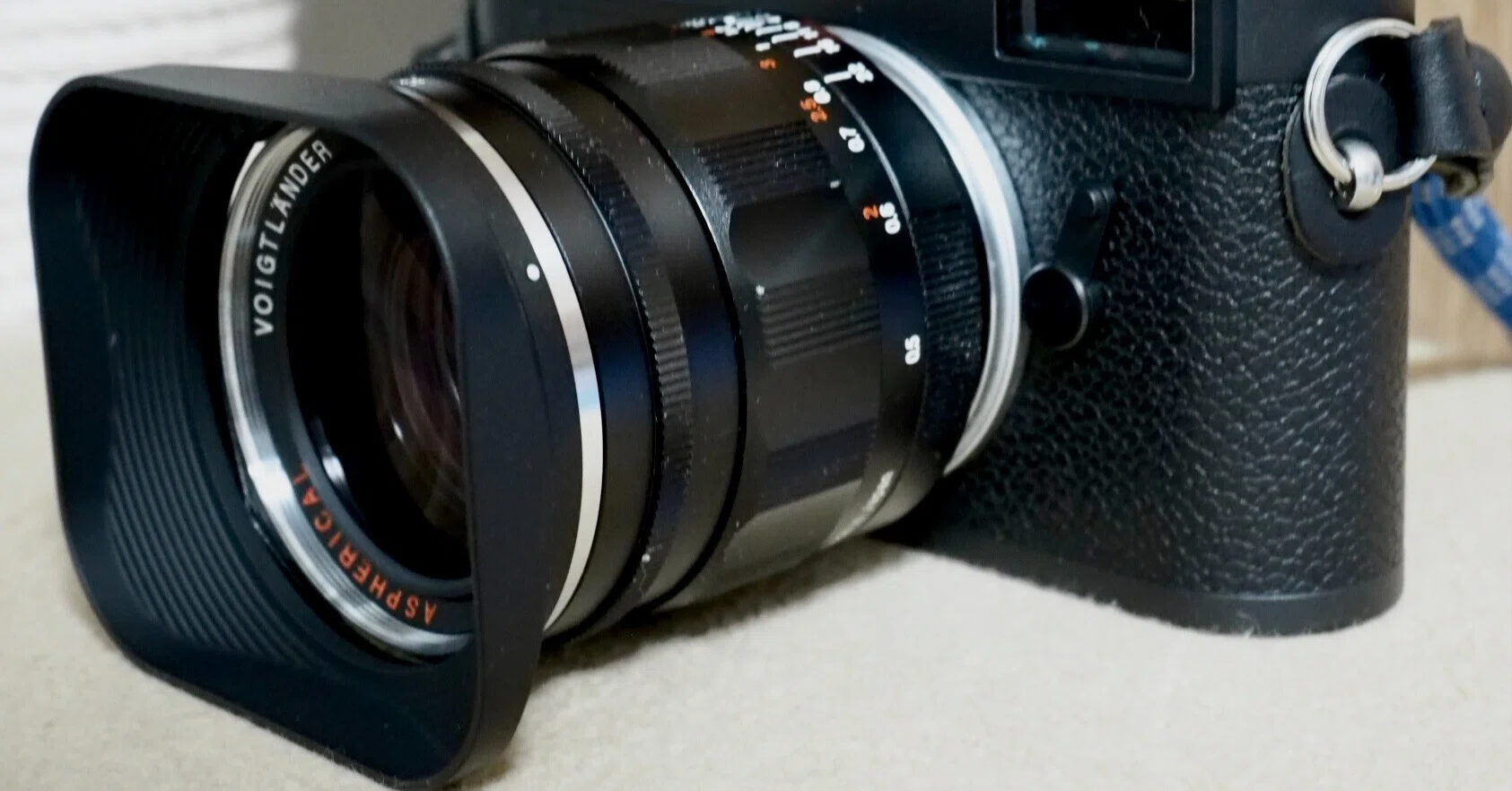 ライカ ノクチルックス35mm F1.2とコシナ Voigtlander NOKTON 35mm F1