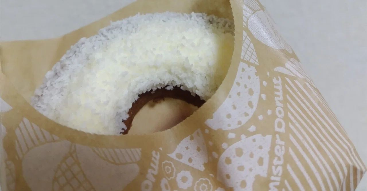 ミスドの幻のドーナツ。ココナツホイップファッションを食べた話。｜ともかちゃん