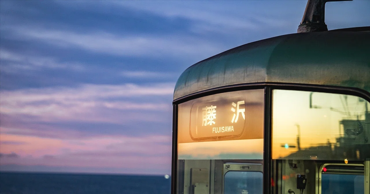 江ノ島の朝焼け、 朝焼けの江ノ島（神奈川県藤沢市） 写真素材 [6695868] - フォトライブ