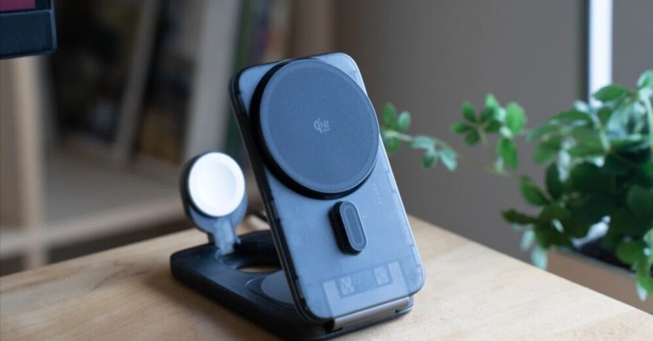 ESR CryoBoost Foldable 3-in-1 Magnetic Charging Station (25W