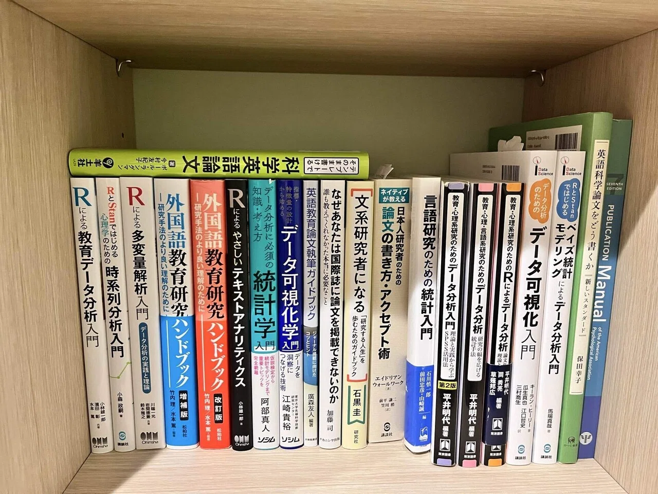 自宅の本棚公開！(一部ですが)｜June Ph.D.