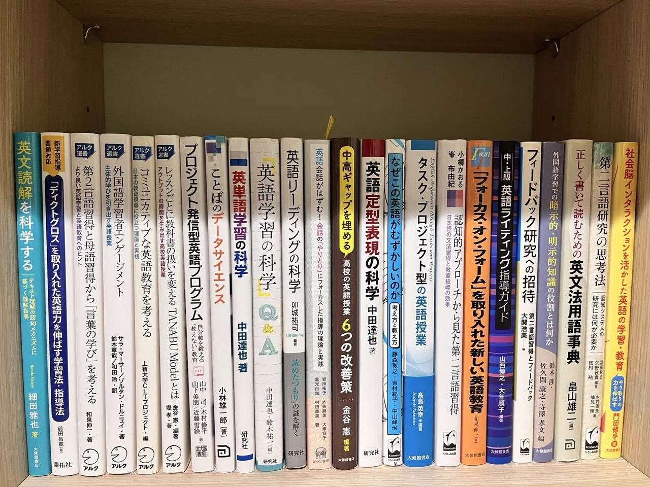 自宅の本棚公開！(一部ですが)｜June Ph.D.