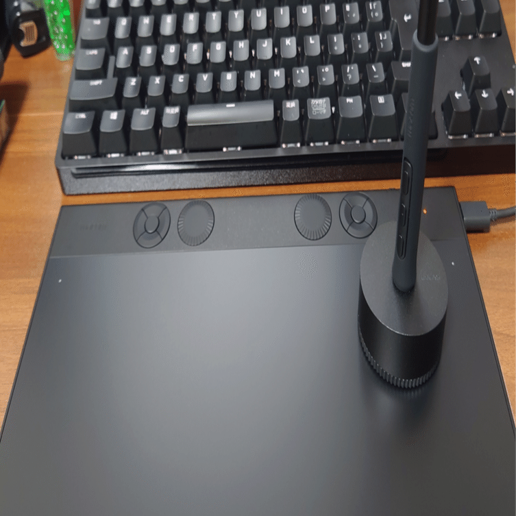 WACOM ワコム Intuos Pro medium PTK670K0C wacom（ワコム） Wacom Intuos Pro medium (PTK670K0C) ペンタブレット