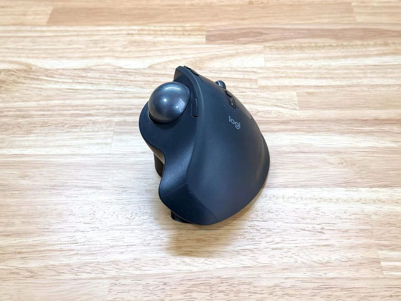 Logicool MX ERGO トラックボール 本体　傾斜台付き Logicool MX ERGO レビュー | 愛用ガジェット紹介 | 高品質トラック