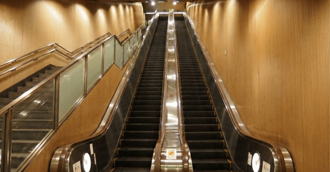 六本木駅の出口は、まだ遠い。見上げたビルの高さに圧倒されたあの日のこと｜Rayの画像