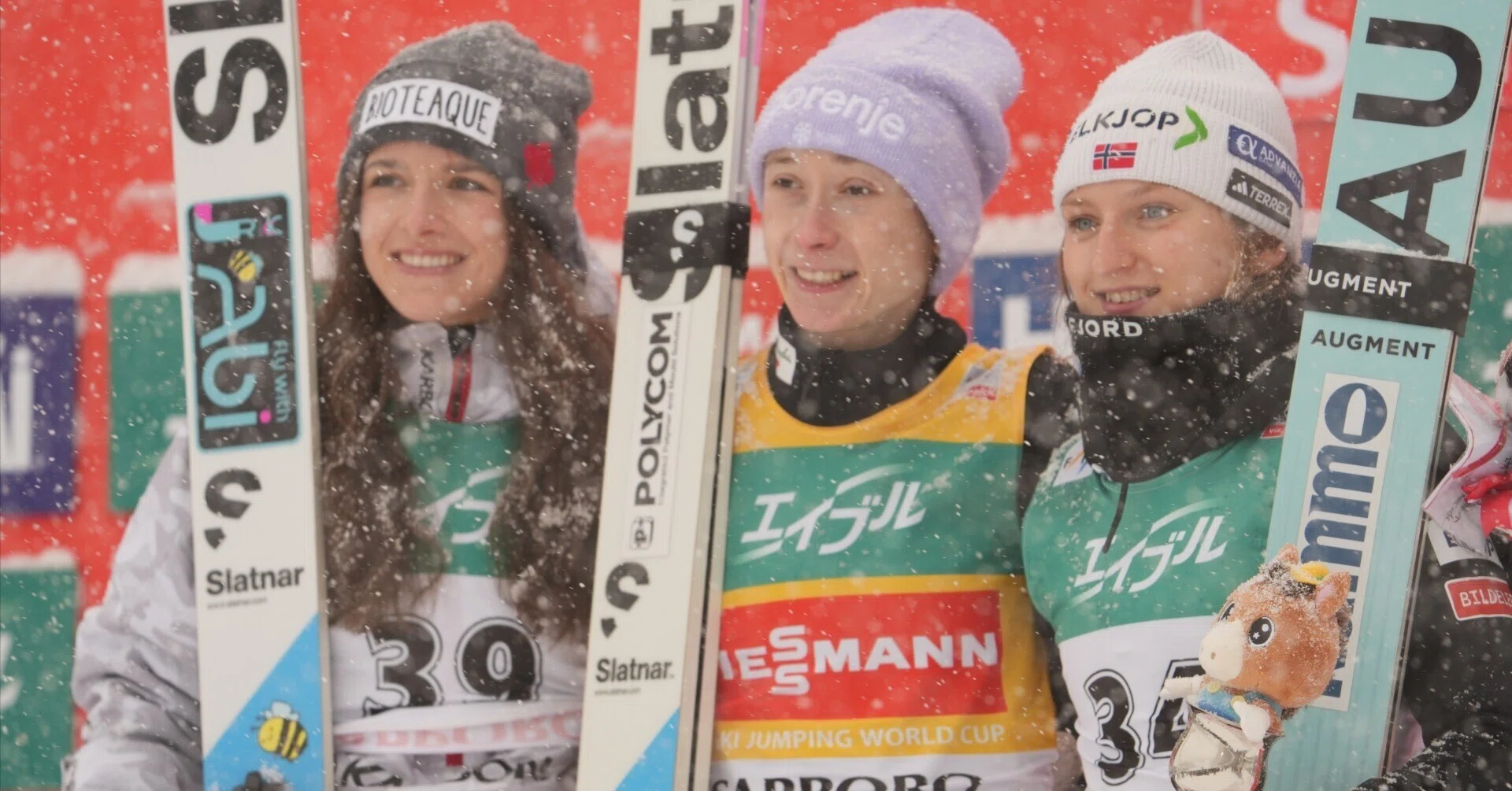 雪降る札幌でニカ・プレブツがルンビに並ぶ大飛行〜スキージャンプ女子