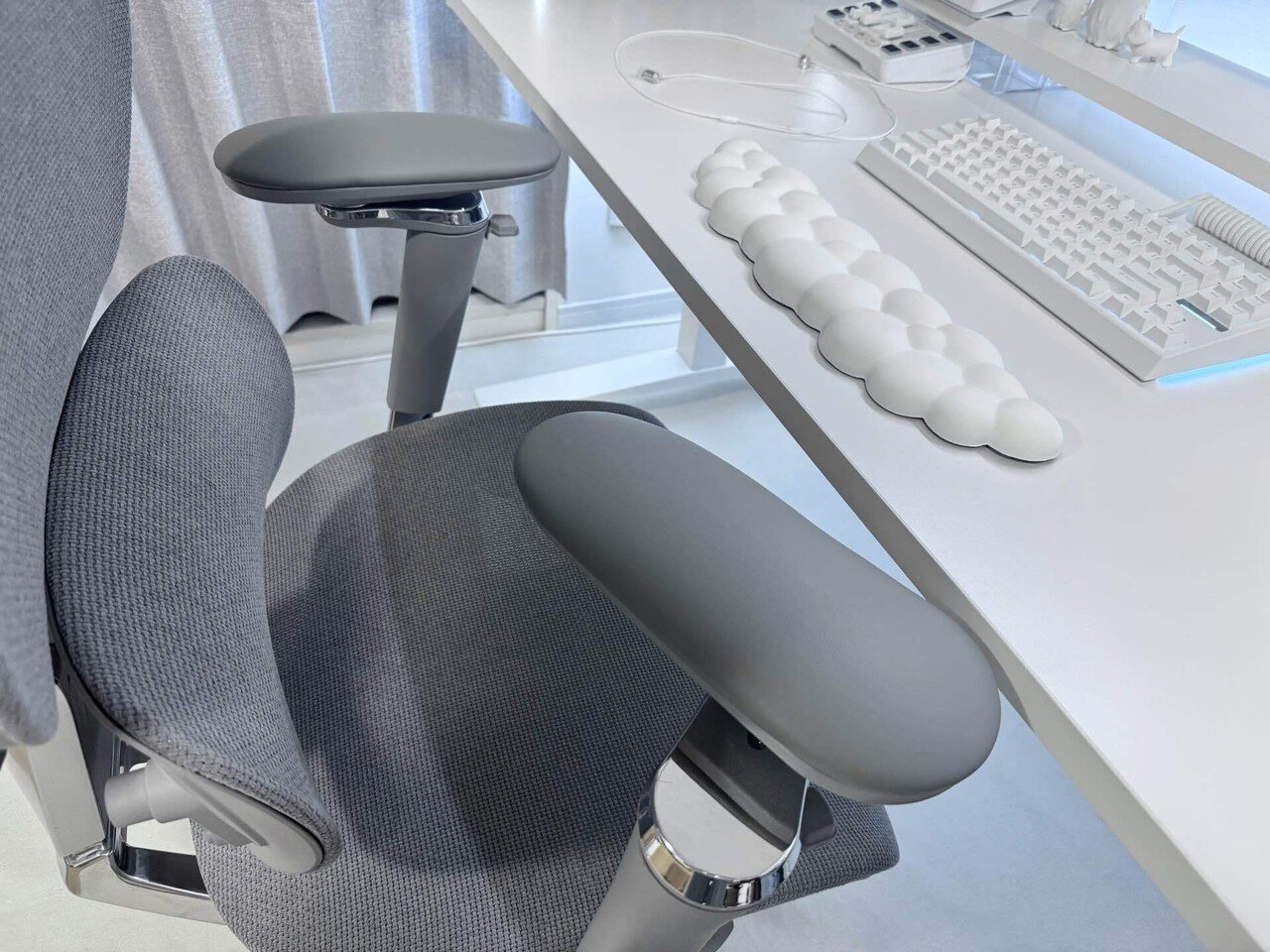 高級オフィスチェアを意地悪目線で見てみた？】色々な工夫が満載。調整