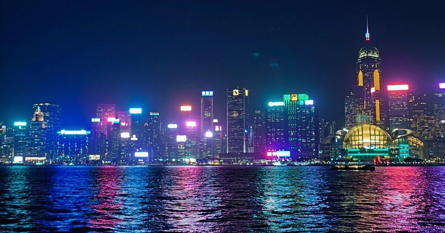 初1人旅は香港🇭🇰⑧ビクトリアハーバーの夜景と魚のお粥｜内海 生吹