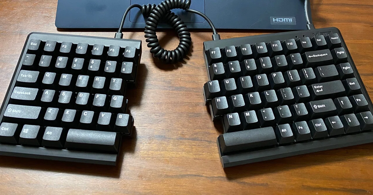 [Work-from-Home Diary] A keyboard that makes my back happy!｜池田 亮平