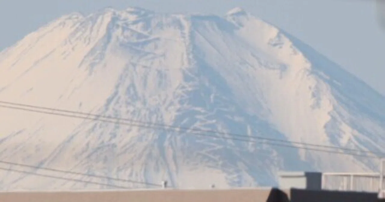 強風で富士山の雪吹き飛ぶ｜こんとん