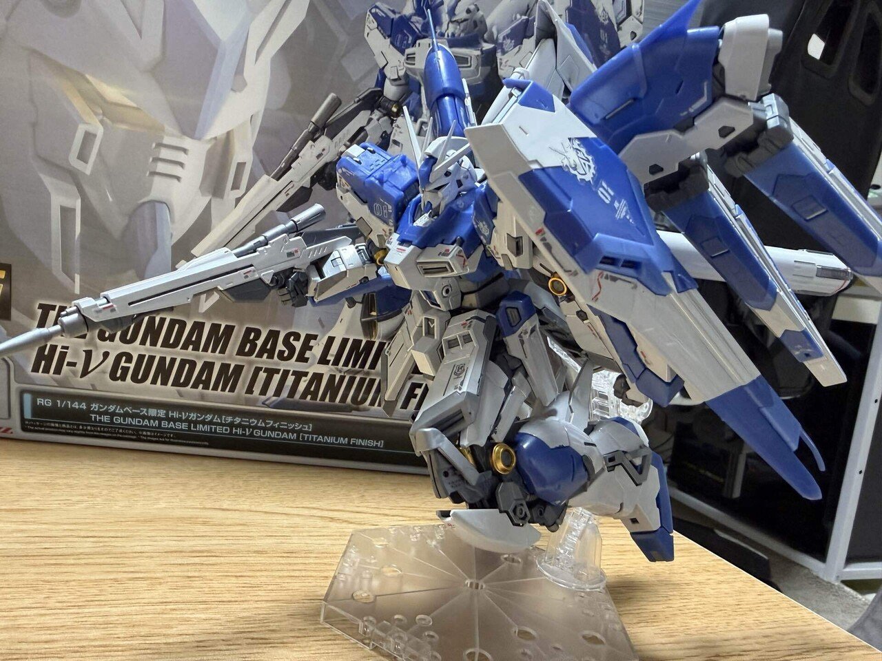 RG Hi-νガンダム(チタニウムフィニッシュ)は最高カッコイイプラモ｜舞