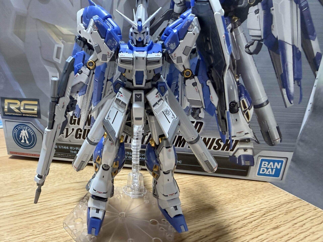 RG Hi-νガンダム(チタニウムフィニッシュ)は最高カッコイイプラモ｜舞