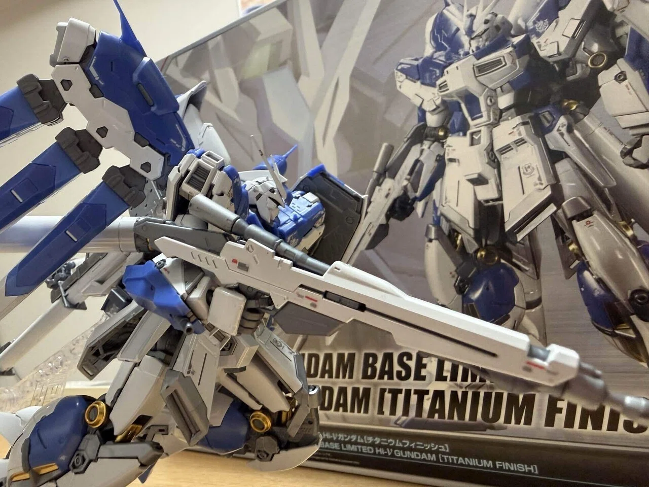RG Hi-νガンダム(チタニウムフィニッシュ)は最高カッコイイプラモ｜舞