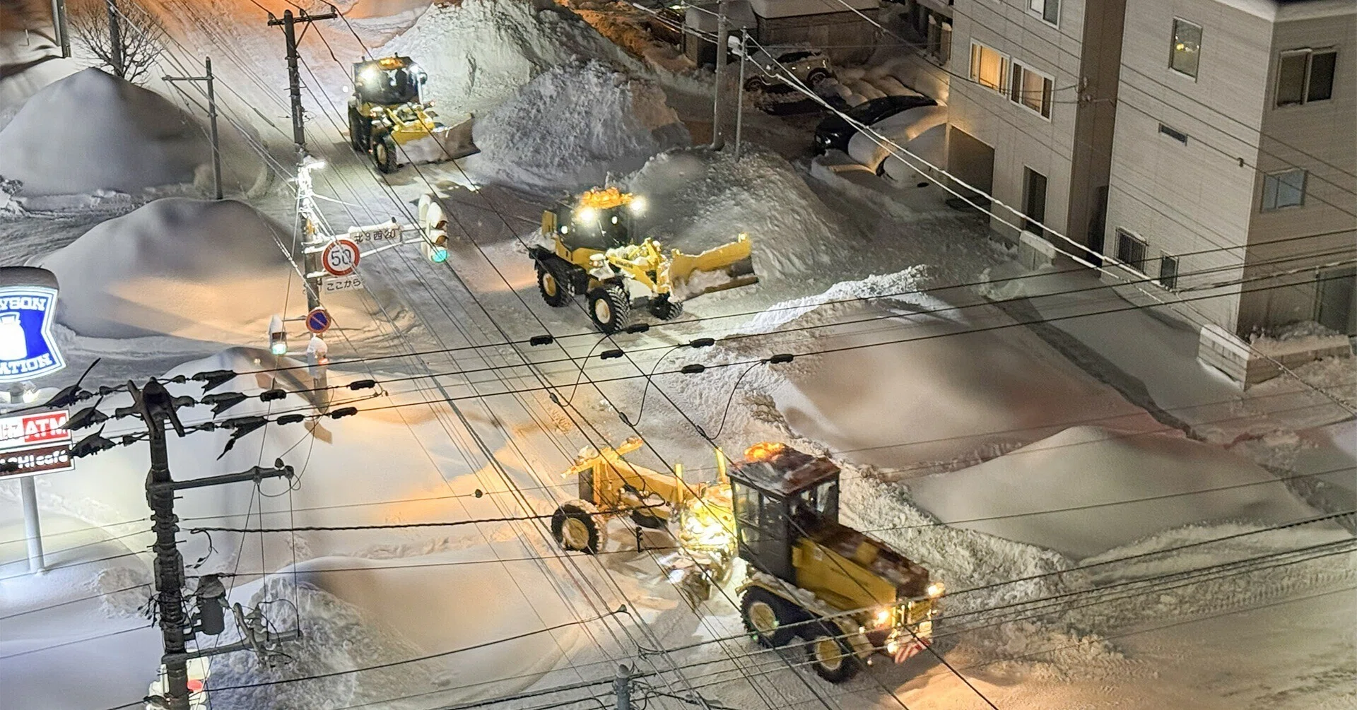 お雪　おまとめ２点 札幌】”ドカ雪”直撃、建設業フル稼働／交通混乱解消へ懸命の除排雪｜e