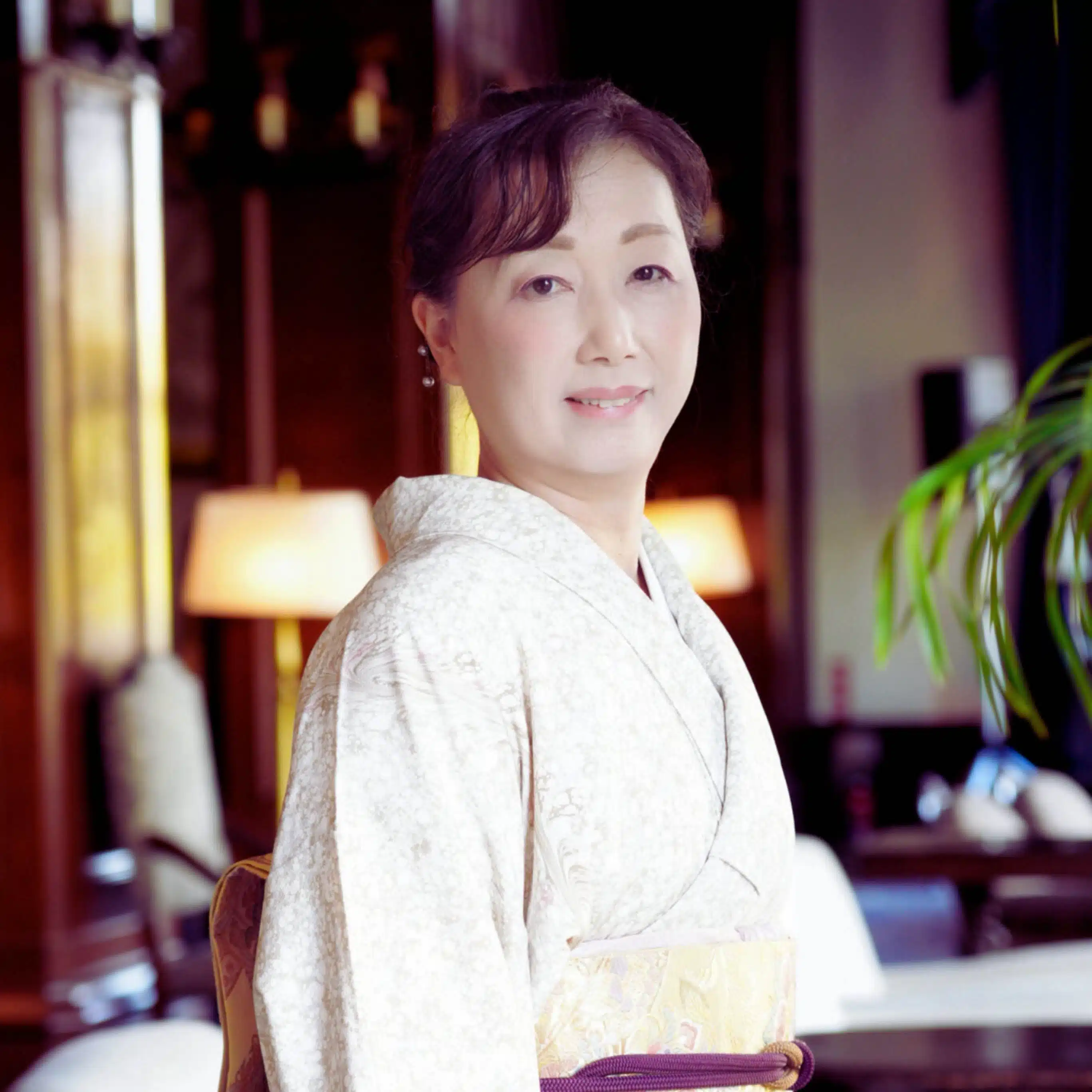 佐藤りょうこ/凛と美しく、私らしい生き方へ「女性のための品格サロン」
