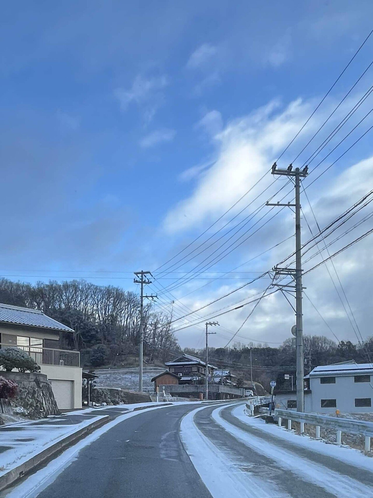 久々の雪道❕あったかいもの食べたいなぁ❣️📚ss｜まるまるの虫 カメさん